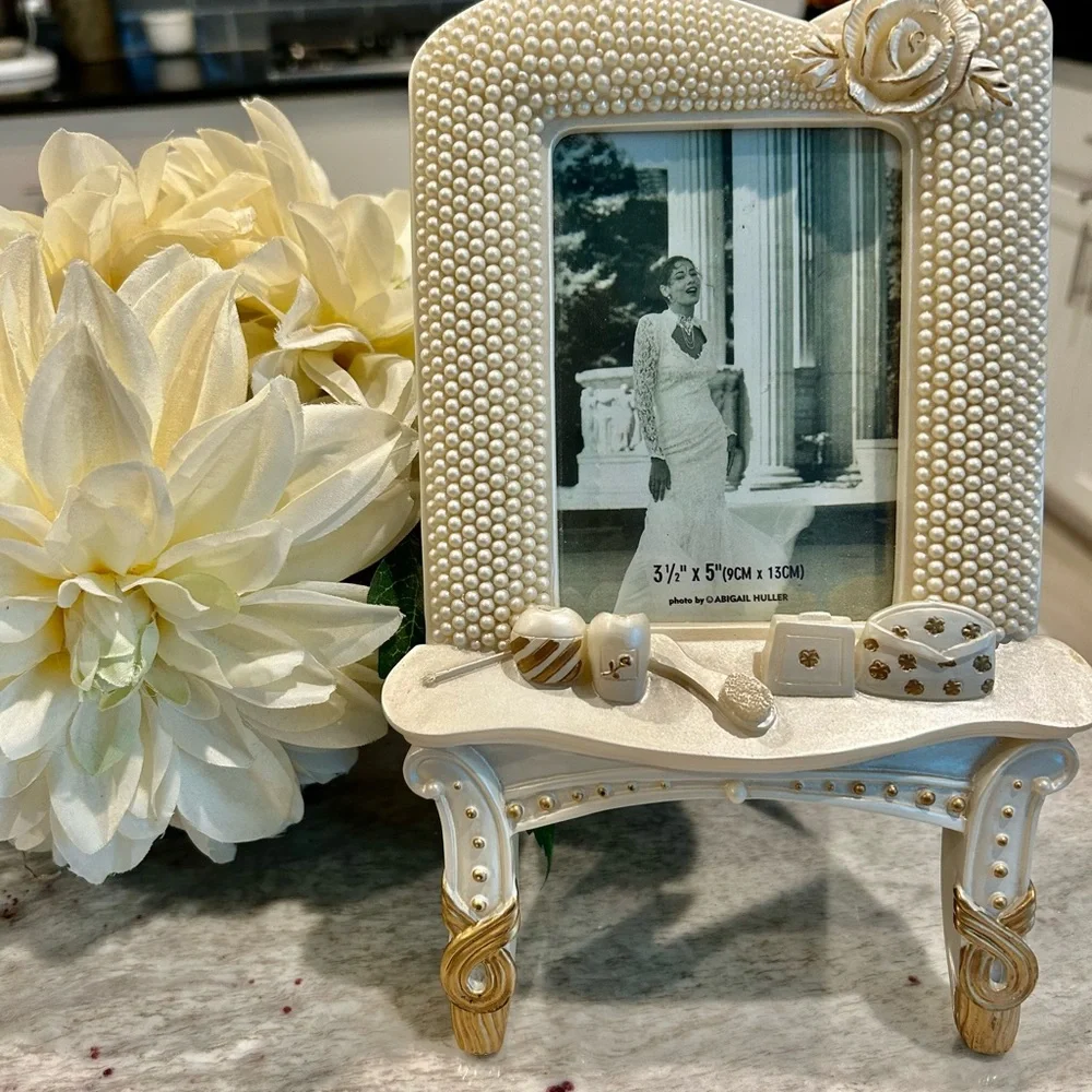 Bridal vanity photo frame for 3.5 x 5 photo